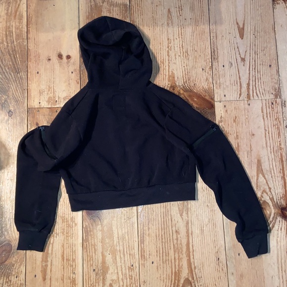 LOVE LOVE LOVE - Black Cropped Sweatshirt (L) - Picture 5 of 5